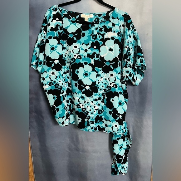 Michael Kors blue, black and white side tie floral top size M EUC - Picture 1 of 4
